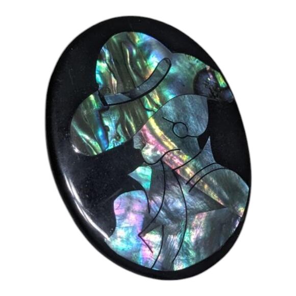 Vintage Mother Of Pearl Portrait Of A Woman With Hat Brooch - Picture 1 of 3